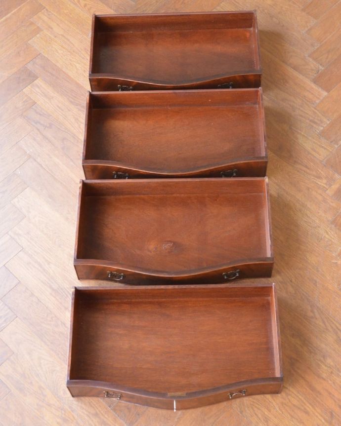 アンティークのチェスト アンティーク家具 チェスト キレイに修復しましたお洋服も収納できるように、引き出しの中も職人がしっかり時間をかけて修復しました。(q-2277-f)