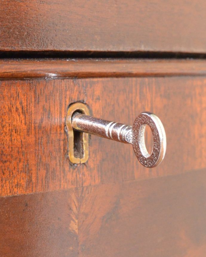 アンティークのチェスト アンティーク家具 チェスト 開けるたびに、ワクワクしちゃう。(q-2277-f)