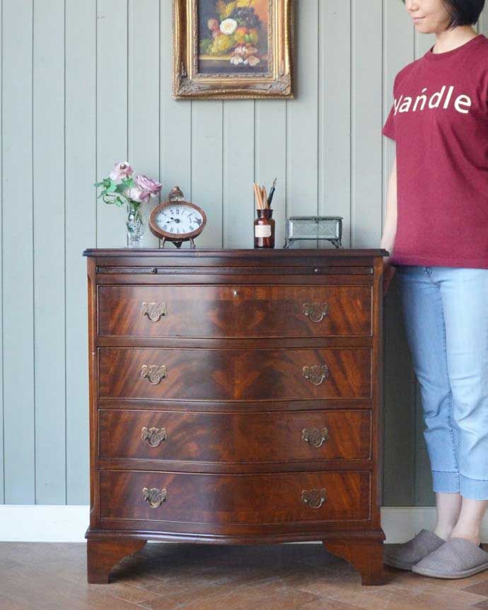 アンティークのチェスト アンティーク家具 チェスト 大人の雰囲気が漂う人気のアンティークチェストアンティークだから手に入れることが出来る素材の質の良さを際立たせてくれるシンプルなデザイン。(q-2277-f)