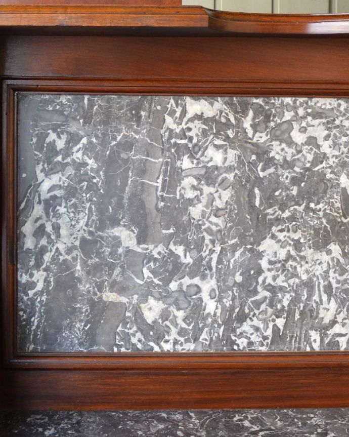 サイドボード アンティーク家具 ウォッシュスタンド アンティークだけが持つ独特の風合い美しい模様のアンティークタイルにうっとり・・・年月を経たアンティークタイルだけが持つ魅力を楽しんでください。(q-2280-f)