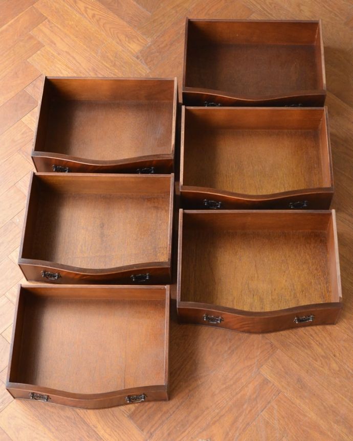 チェストの引き出しの中