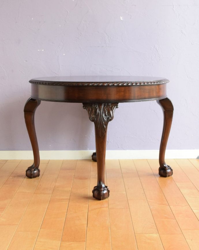 アンティークのテーブル　アンティーク家具　コーヒーテーブル　クルッと回転360度どこから見ても美しく仕上げてあるので、いろんな場所から見て楽しんで下さい。(q-2284-f)