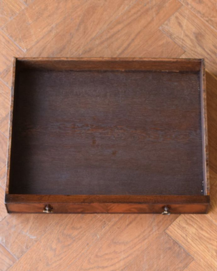 アンティークのキャビネット　アンティーク家具　カップボード　引き出しの中もキレイですもちろん引き出しの中も職人がキレイに直しました。(q-2285-f)