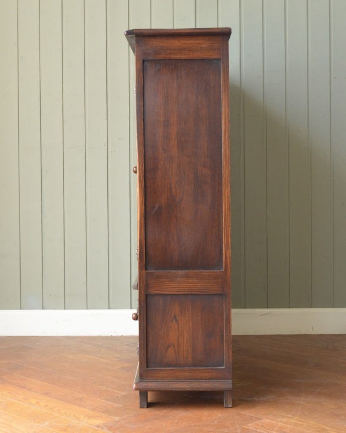 アンティークのキャビネット　アンティーク家具　ブックケース　横から見てもステキもちろん横もキレイに修復していますので、横顔だって美しいんです。(q-2286-f)