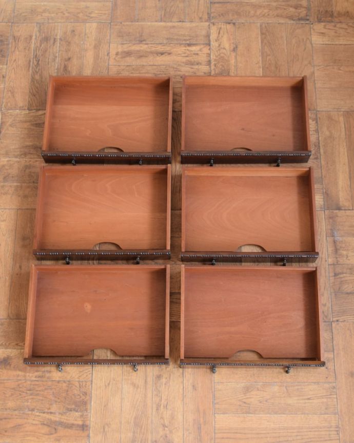 チェストの引き出しの中