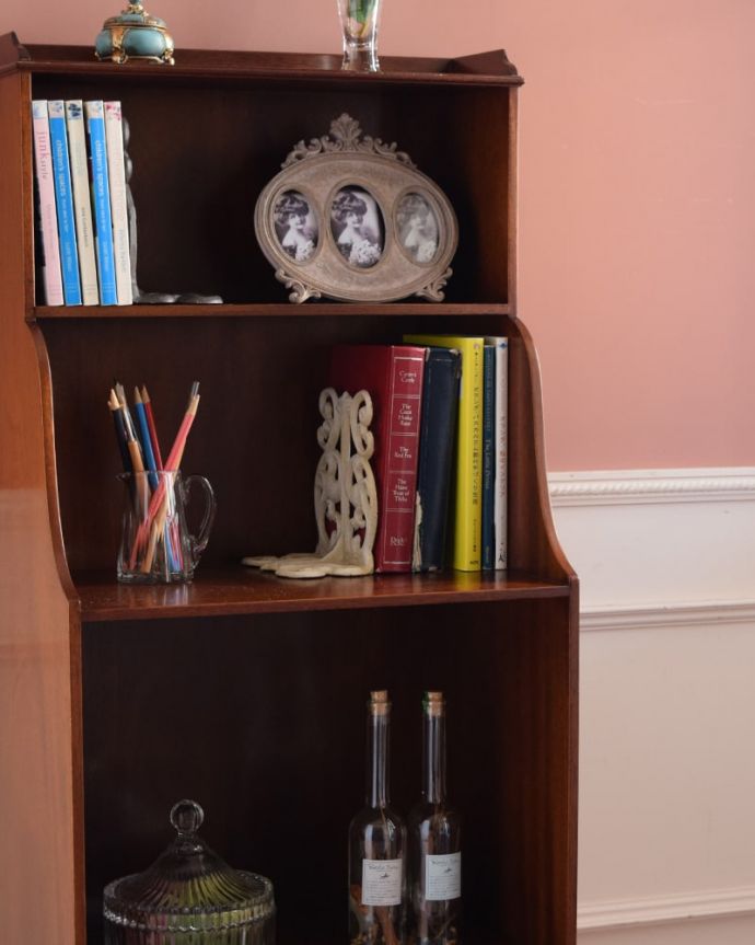 アンティークのキャビネット　アンティーク家具　ブックシェルフ　隙間収納にもおすすめです。(q-2288-f)