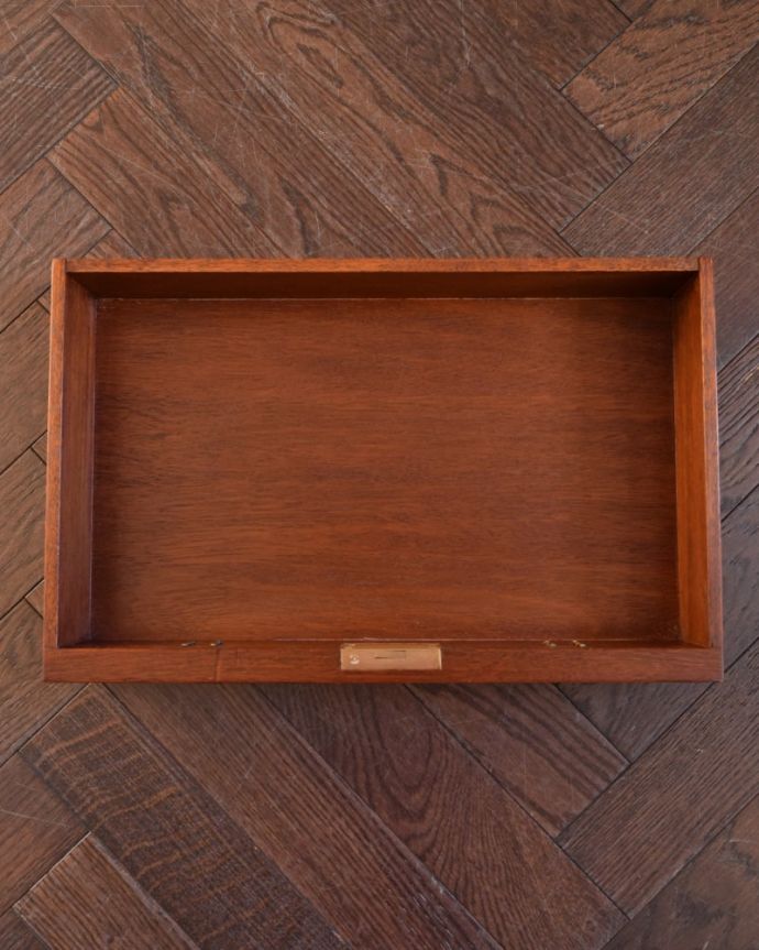 アンティークのキャビネット　アンティーク家具　ブックシェルフ　もちろん、引き出しもキレイです！引き出しの中も専門の職人が修復したのでキレイです。(q-2288-f)