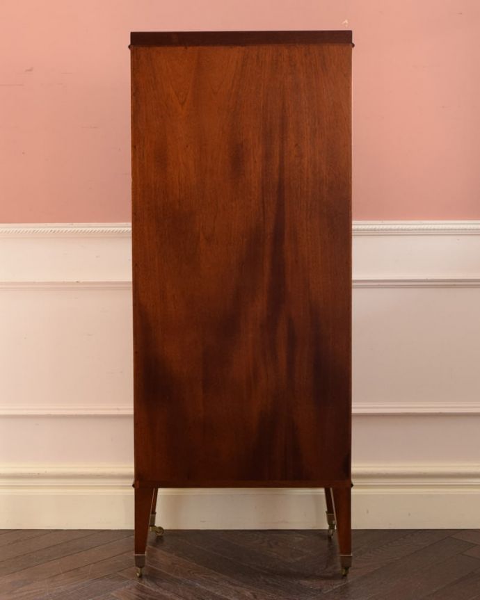 アンティークのキャビネット　アンティーク家具　ブックシェルフ　キレイに修復しましたアンティークは新品ではないので、経年変化によるキズはありますが、専門の職人がキレイにお直しをしているので、後姿までキレイです。(q-2288-f)