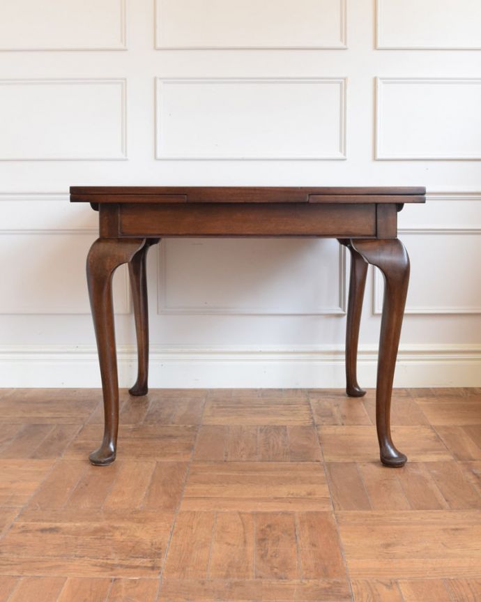 アンティークのテーブル　アンティーク家具　英国アンティークの輸入家具、猫脚のドローリーフテーブル（伸張式テーブル） 。横から見るとこんな感じ真横から見てみるとこんな感じ。(q-2005-f)
