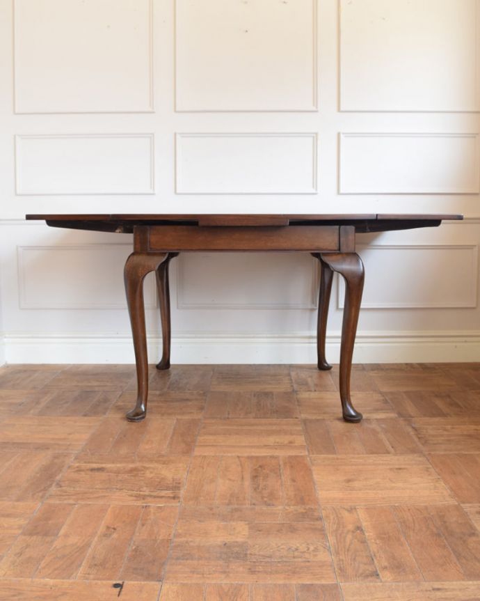 アンティークのテーブル　アンティーク家具　ドローリーフテーブル　両方開くと大きなサイズ！家族が増えた時やみんなが集まった時、両方のリーフを開けば大きなサイズに。(q-2291-f)