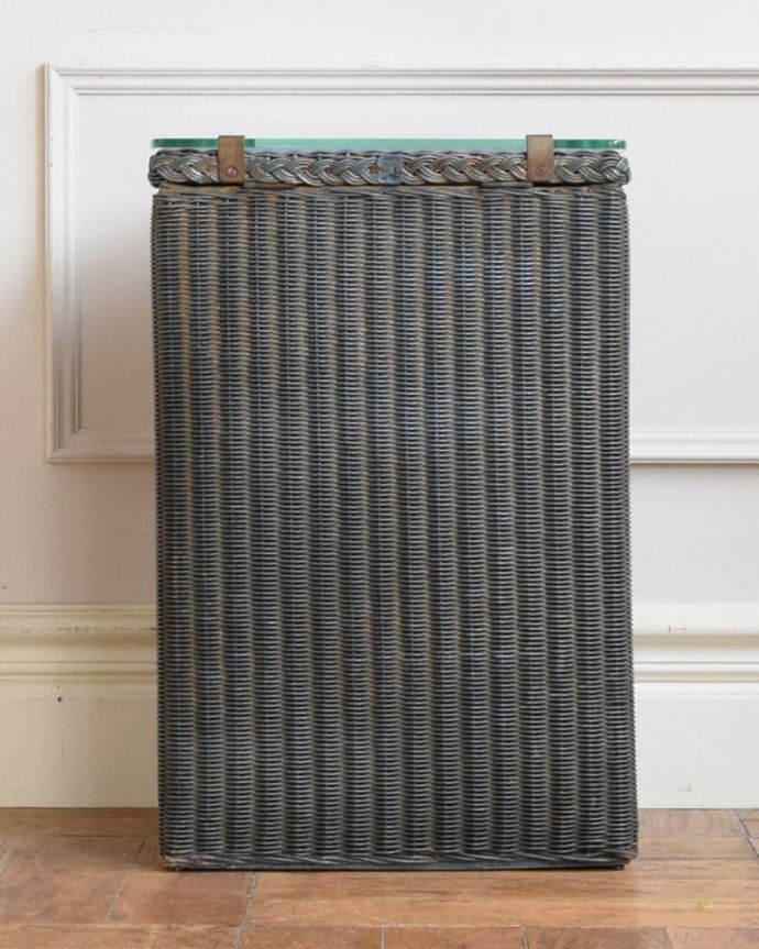 ナチュラルカントリースタイル　アンティーク家具　(ロイドルーム)ランドリーBOX　後ろ姿も見て下さい。(q-2292-f)