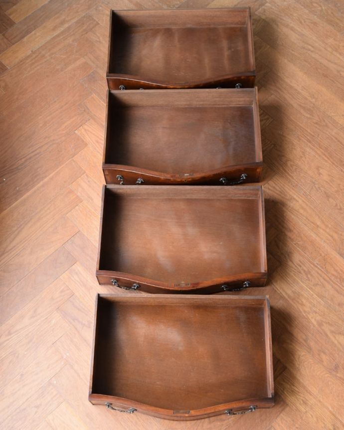 アンティークのチェスト　アンティーク家具　チェスト　キレイに修復しましたお洋服も収納できるように、引き出しの中も職人がしっかり時間をかけて修復しました。(q-2294-f)