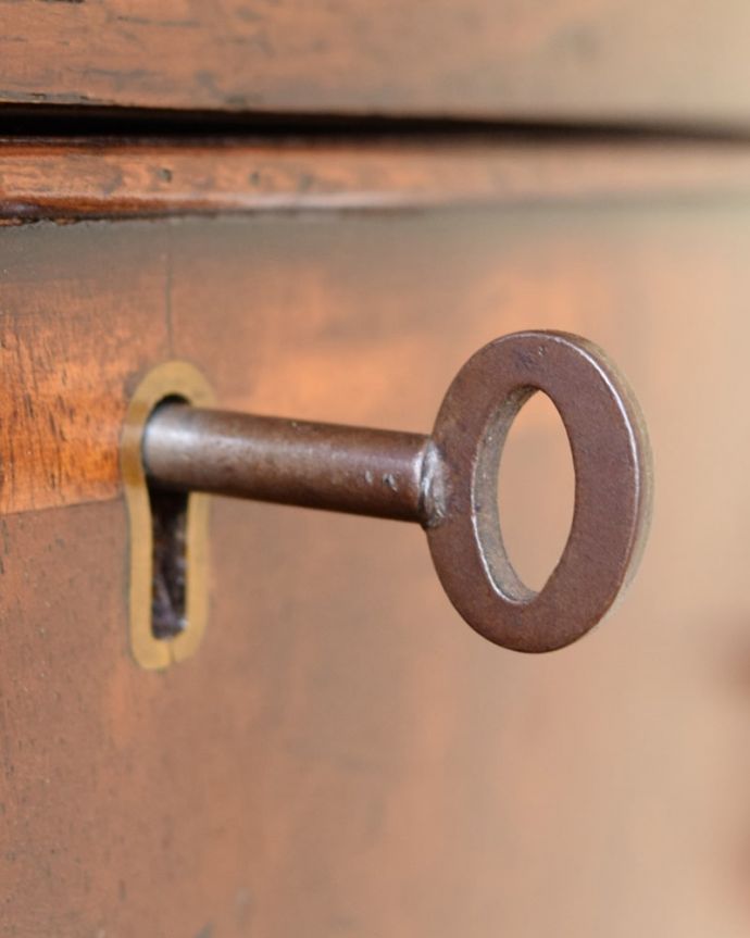 アンティークのチェスト　アンティーク家具　チェスト　開けるたびに、ワクワクしちゃう。(q-2294-f)