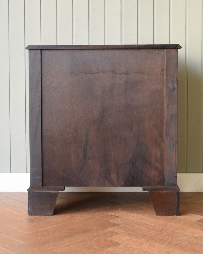 アンティークのチェスト　アンティーク家具　チェスト　後ろ姿も見て下さい。(q-2294-f)