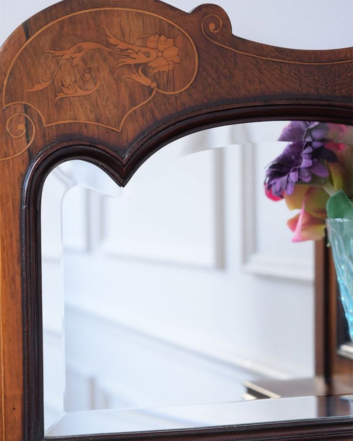 アンティークのキャビネット　アンティーク家具　コーナーシェルフ　美しいアンティークのミラーカッティングがキラッと輝くミラー。(q-2295-f)