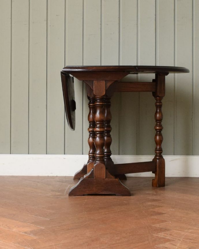 片足を開いた折り畳みテーブル