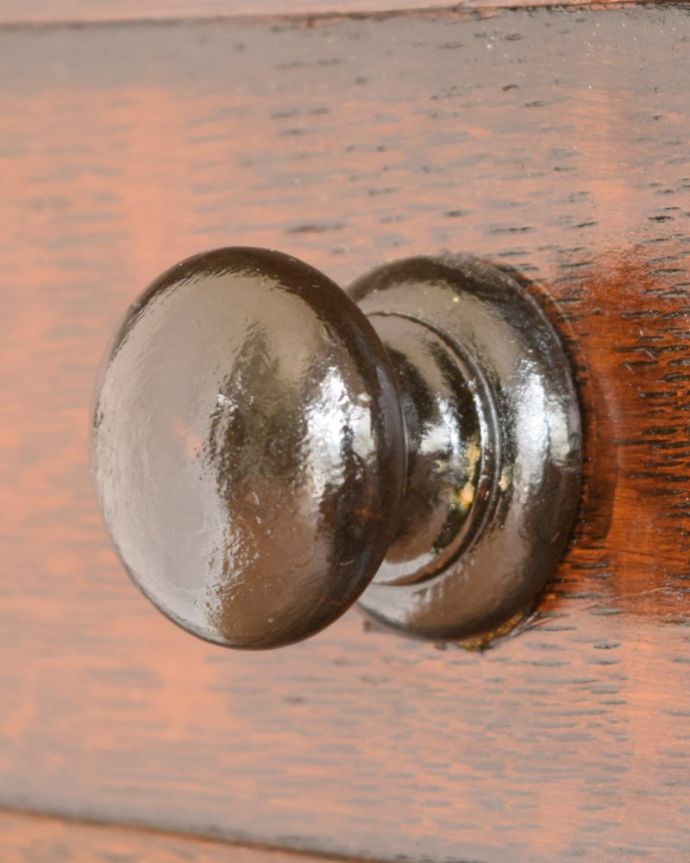 アンティークのキャビネット アンティーク家具 ブックケース 開ける度にワクワクアンティーク家具は取っ手もカッコイイんです。(q-2298-f)