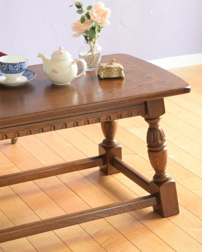 英国のアンティーク家具らしいデザイン
