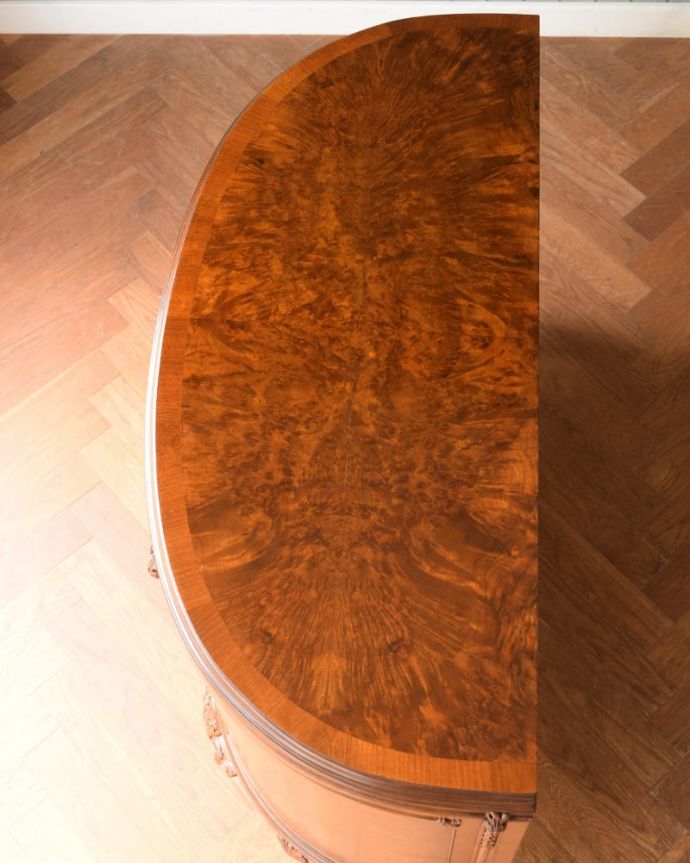 アンティークのキャビネット　アンティーク家具　サイドボード　上から見てるとこんな感じです。(q-2302-f)