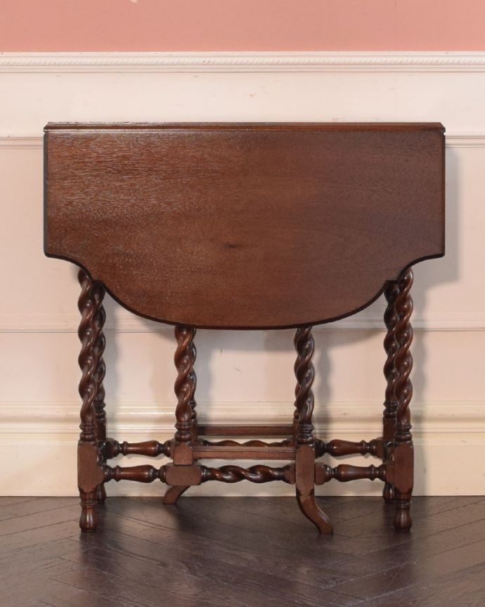 畳んだ時のゲートレッグテーブル