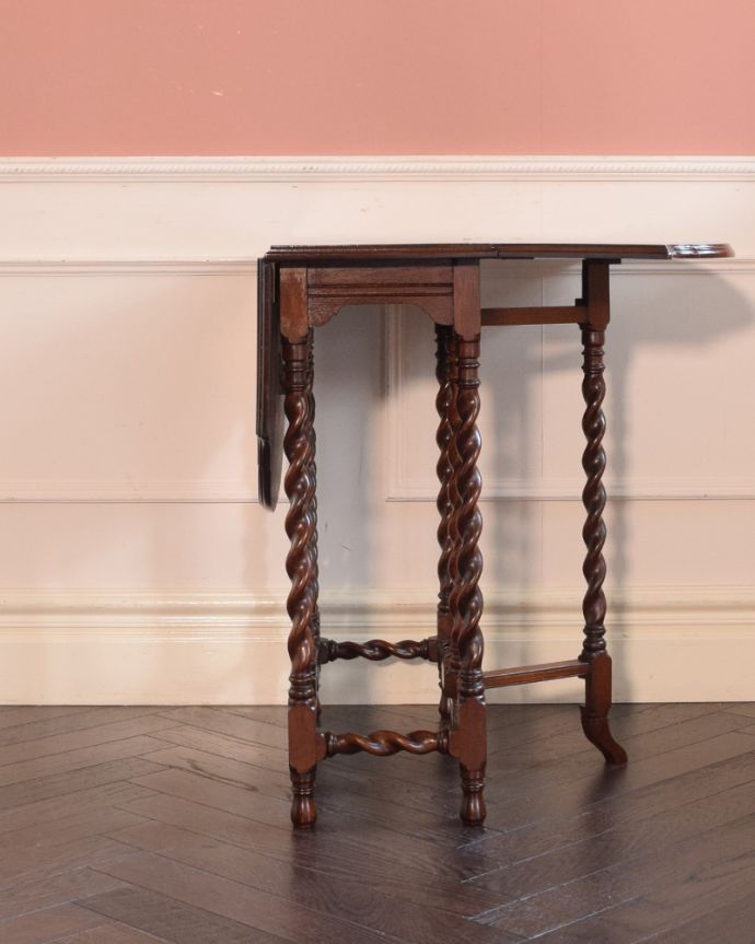 片足を開いた折り畳みテーブル