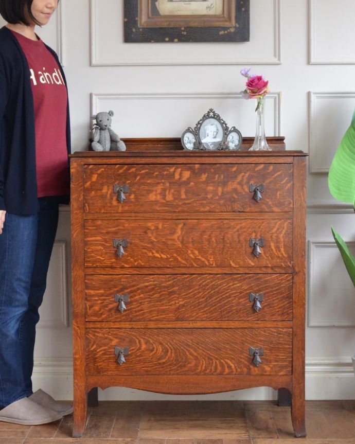 英国アンティークのチェスト