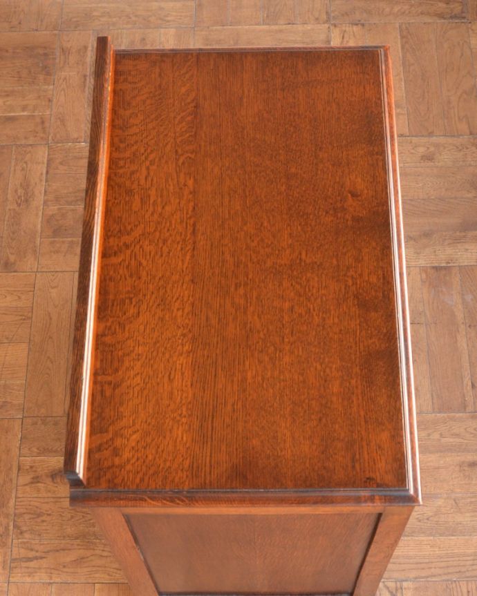 アンティークチェストの天板