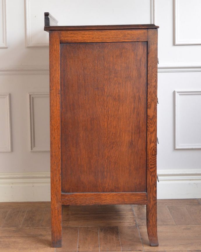 アンティークチェストの側面