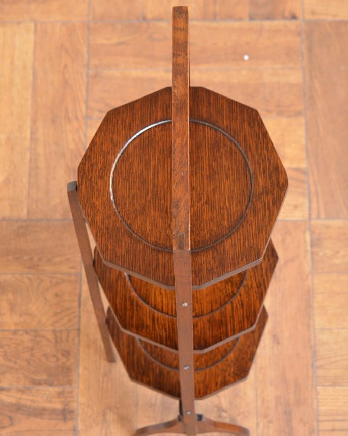 アンティークのケーキスタンドの天板