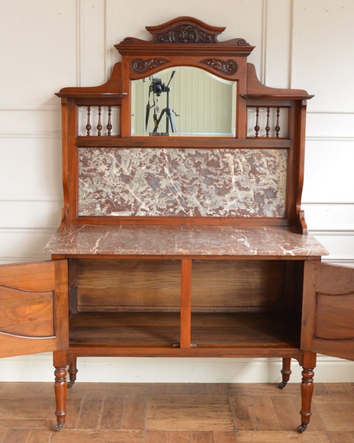 アンティークのキャビネット アンティーク家具 ウォッシュスタンド 扉を開いた中もキレイです。(q-2307-f)