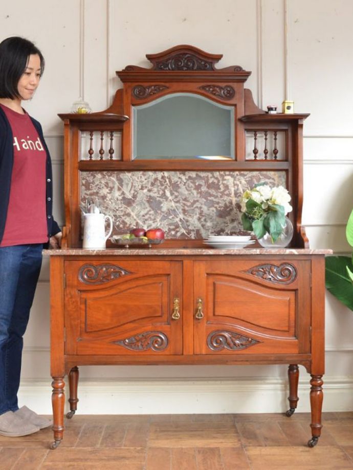 アンティークのキャビネット アンティーク家具 ウォッシュスタンド アンティークでしか手に入らない家具まだ水道の発達していない時代に洗面所として必ず使われていたウォッシュスタンド。(q-2307-f)