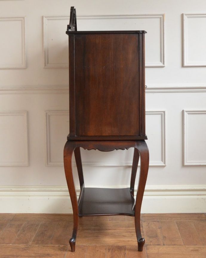 アンティークのキャビネット　アンティーク家具　ミュージックキャビネット　横から見てもステキ横から見るとこんな感じ。(q-2308-f)