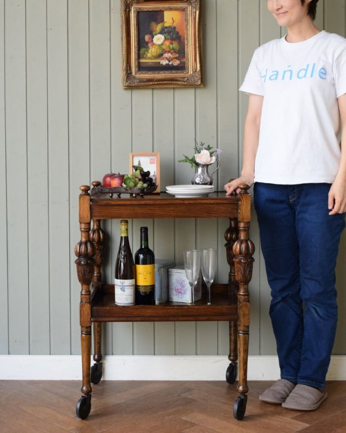 アンティークのワゴン・トローリー　アンティーク家具　トロリーワゴン　コロコロ転がせて移動も楽チン！アンティークの中でも人気の高いワゴン。(q-2309-f)