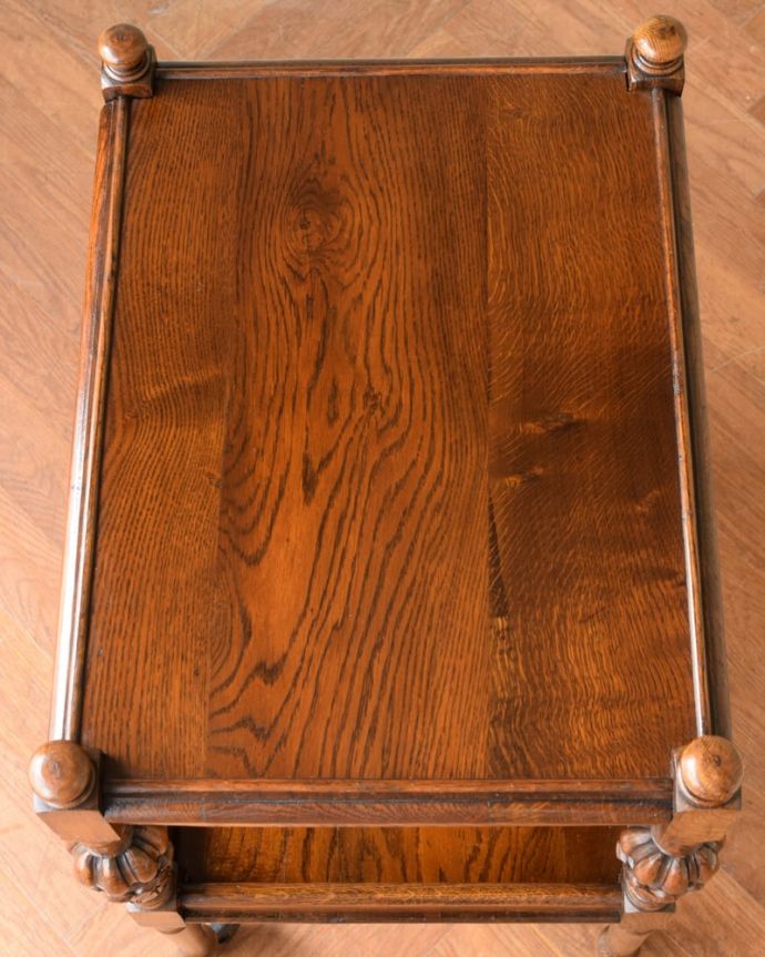 アンティークのワゴン・トローリー　アンティーク家具　トロリーワゴン　上から見るとこんな形です修復にもいろんな方法がありますが、Handleではこだわって仕上げています。(q-2309-f)