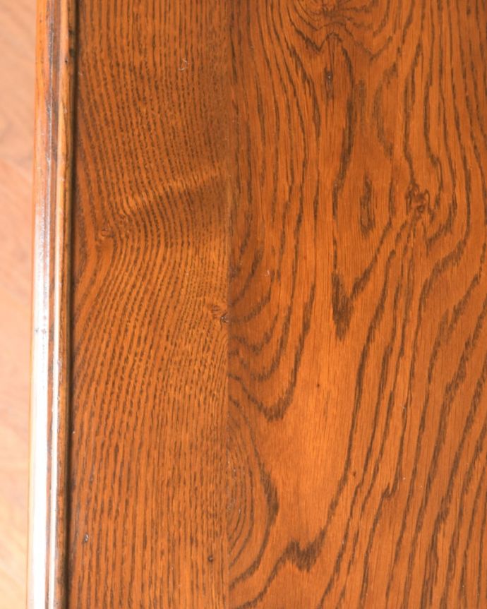 アンティークのワゴン・トローリー　アンティーク家具　トロリーワゴン　近づいてみると･･･修復にもいろんな方法がありますが、Handleでは塗装にこだわって古い塗装を剥離して再塗装していますのでピカピカです。(q-2309-f)