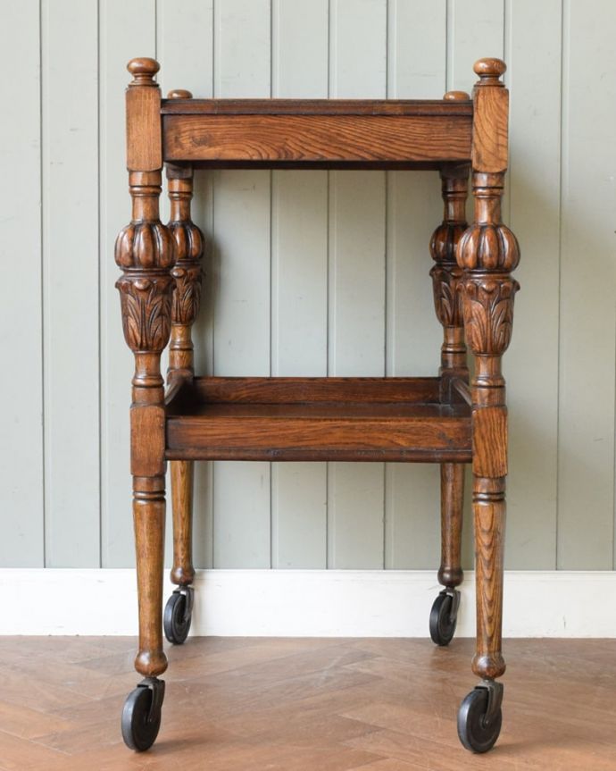 アンティークのワゴン・トローリー　アンティーク家具　トロリーワゴン　キッチンだけじゃもったいない！アンティークのワゴンはデザインもキレイなので、キッチン用として使うだけじゃなく、家具としていろいろ使えます。(q-2309-f)