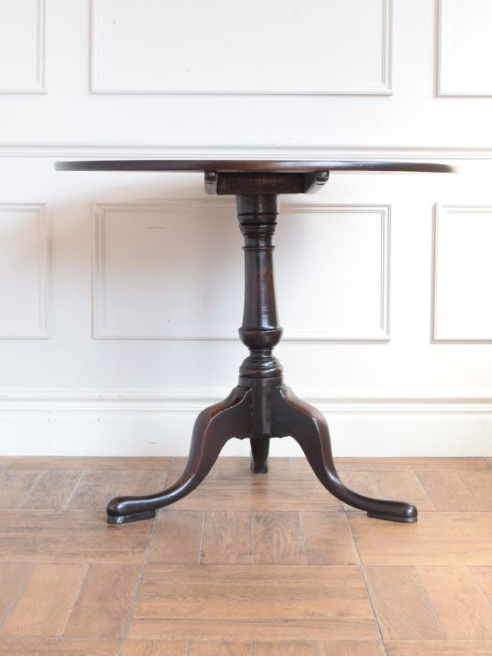 アンティークのテーブル アンティーク家具 ラウンドテーブル(ティルトップ) サイドはこんな感じ横から見るとこんな感じ。(q-2310-f)