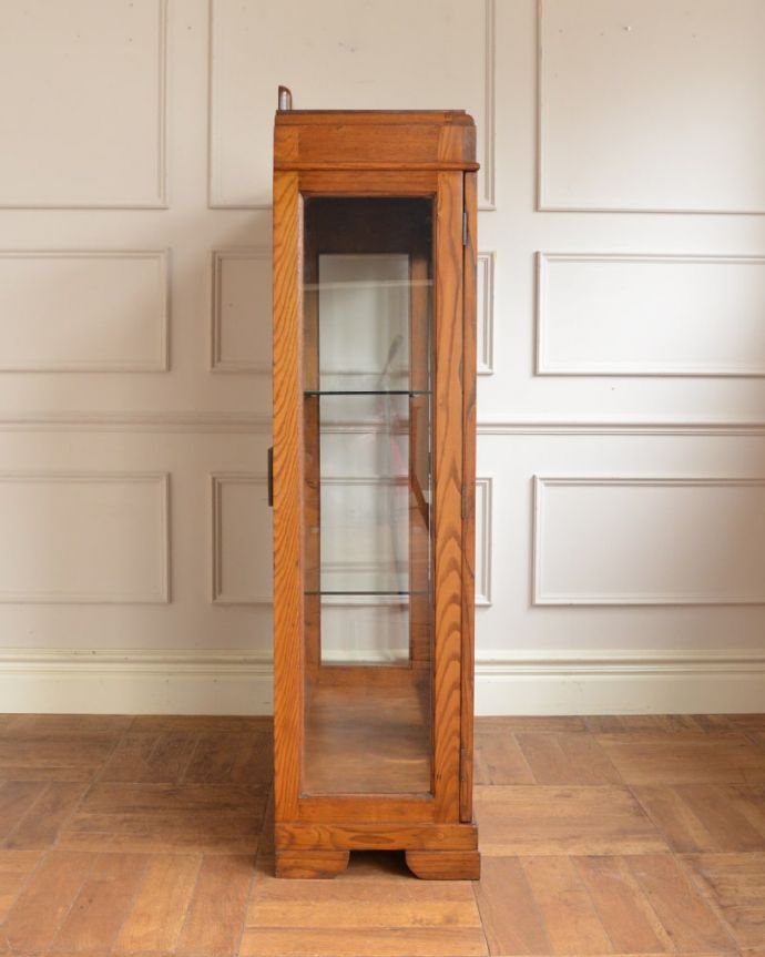 キャビネットの側面