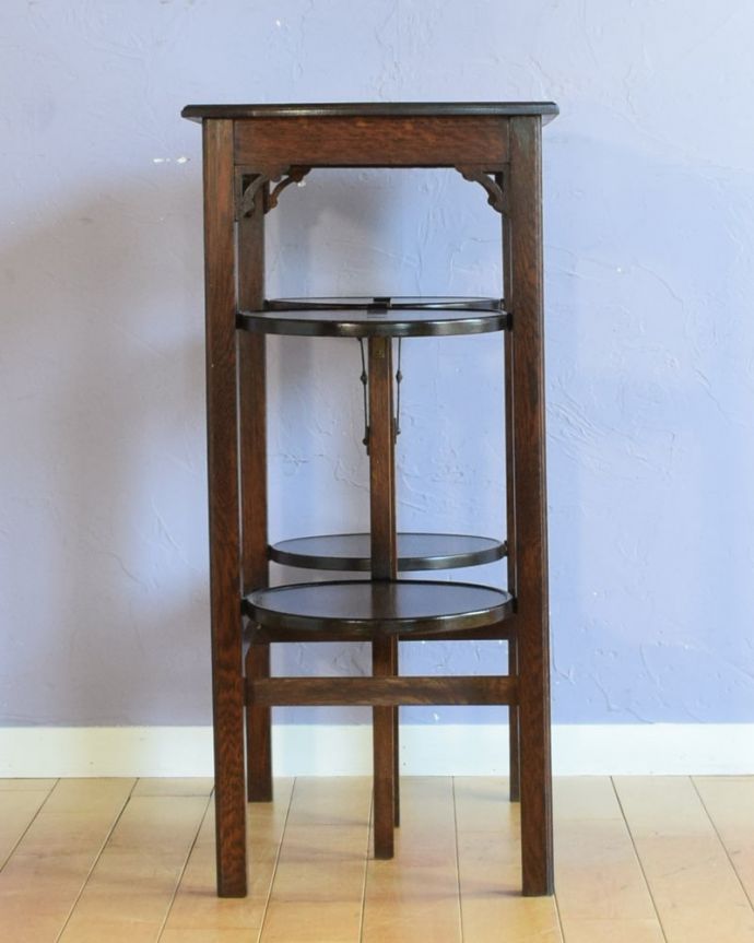 プランツスタンド・ケーキスタンド　アンティーク家具　オケージョナルテーブル　横から見るとこんな形アンティークは新品ではないので、経年変化によるキズはありますが、専門の職人がしっかり修復したのでキレイです。(q-2312-f)