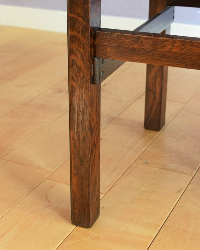 プランツスタンド・ケーキスタンド　アンティーク家具　オケージョナルテーブル　Handleの家具の脚の裏には･･･フェルトキーパーを貼ってお送りしていますので引きずっても床にキズが付きません。(q-2312-f)