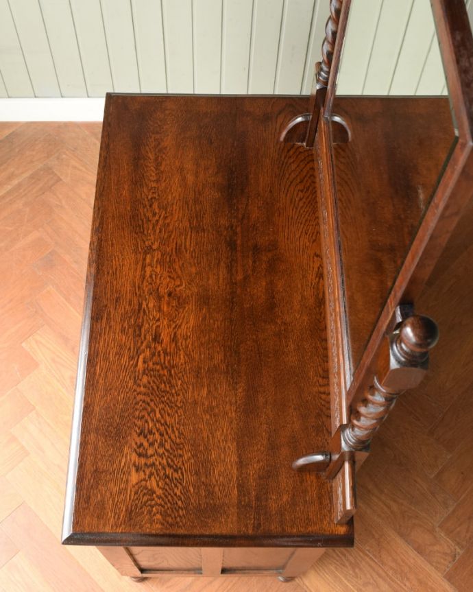 アンティークドレッサーの天板