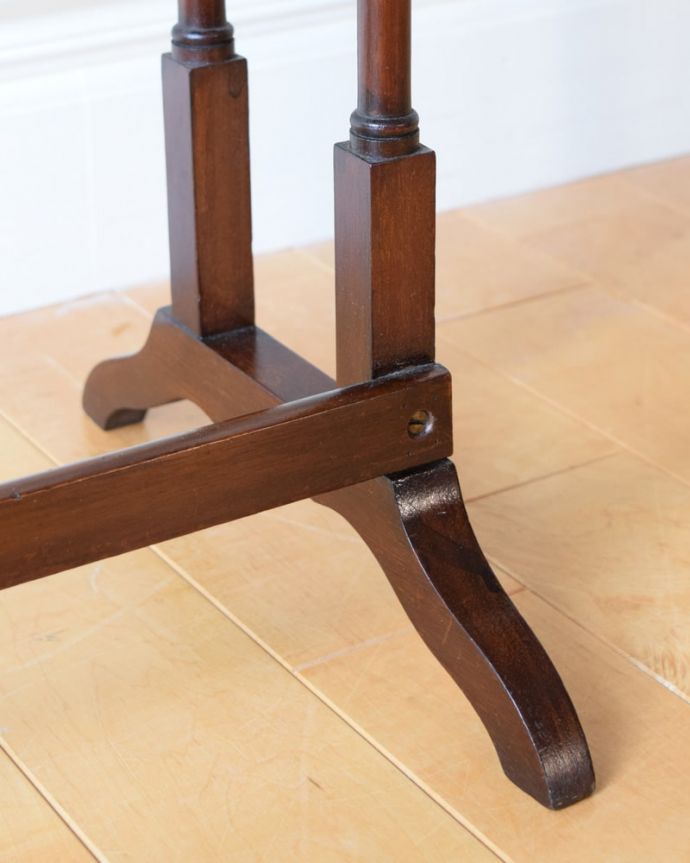 アンティークテーブルの脚