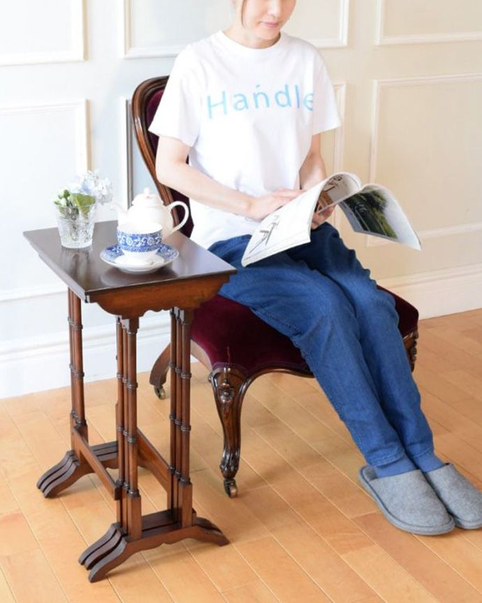 英国スタイルのアンティークテーブル