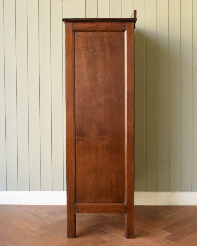 アンティークのチェスト　アンティーク家具　チェスト　横顔だってカッコいい横から見るとこんな感じです。(q-2315-f)