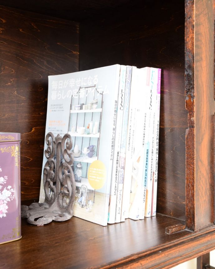 キャビネットの扉を開けると