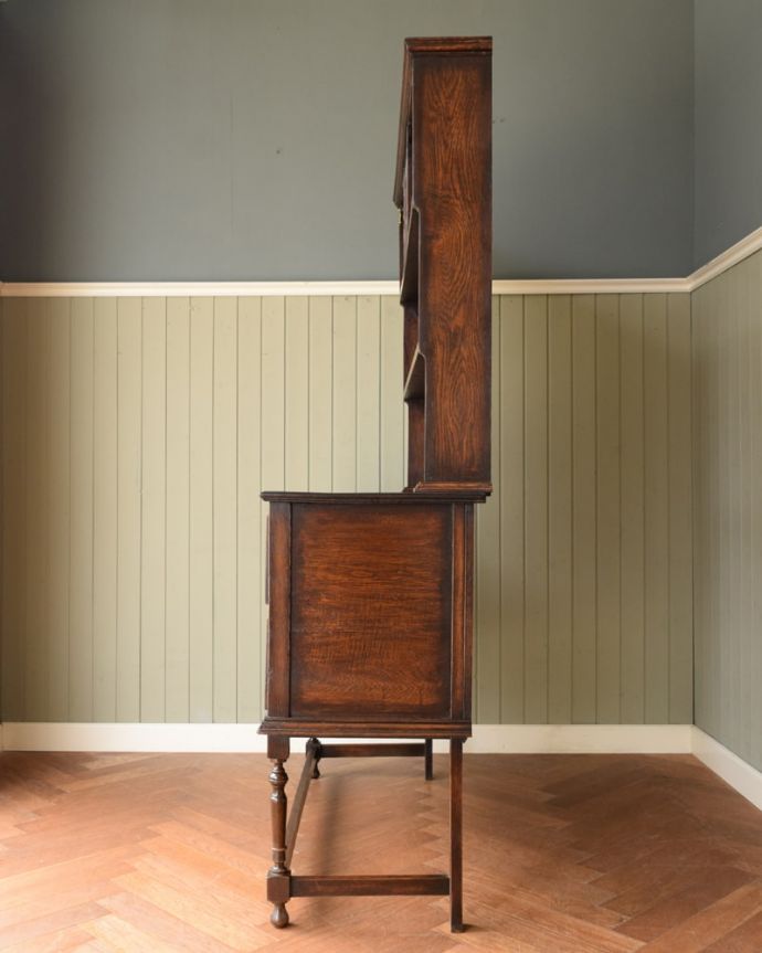 オープンシェルフの側面