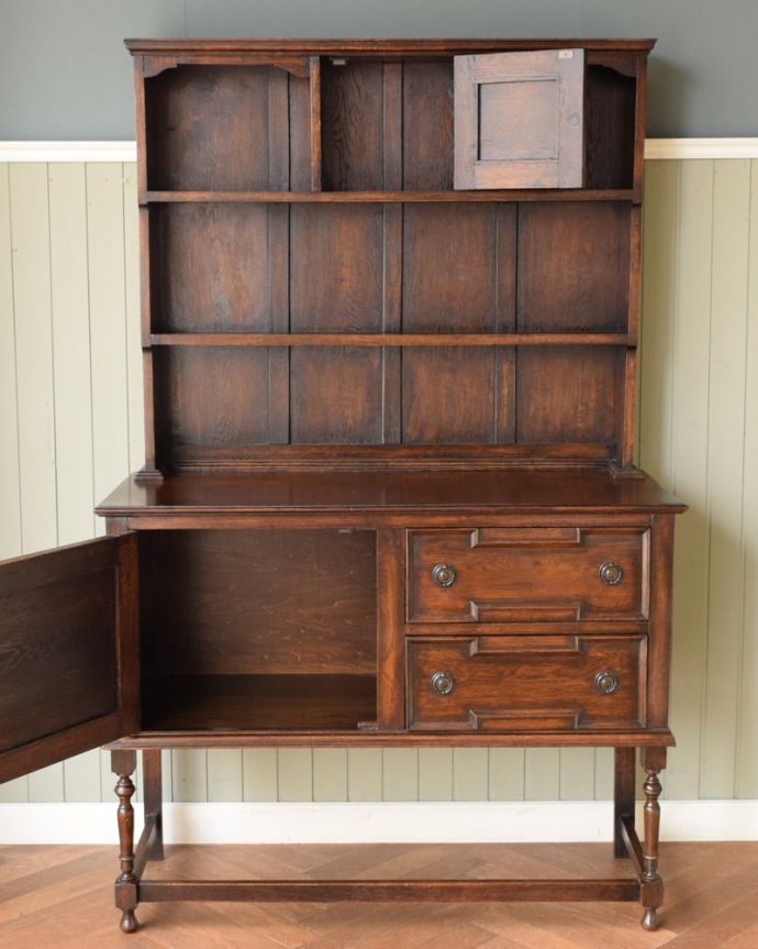 アンティークキャビネットの扉の中