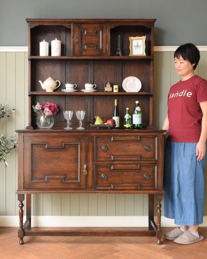 アンティークのオープンシェルフキャビネット