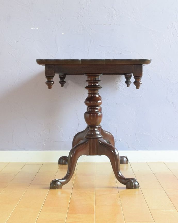 アンティークのテーブル アンティーク家具 コーヒーテーブル クルッと回転360度どこから見ても美しく仕上げてあるので、いろんな場所から見て楽しんで下さい。(q-2317-f)