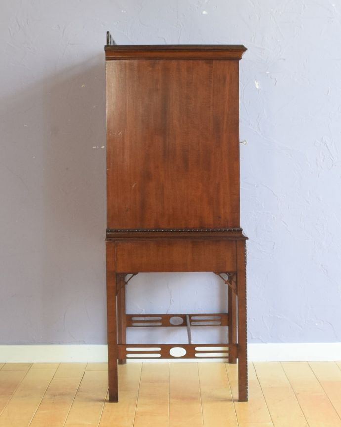 アンティークのキャビネット　アンティーク家具　ミュージックキャビネット　もちろん横顔も美しいしっかりお直ししたので、どこから見ても美しい自信があります。(q-2319-f)